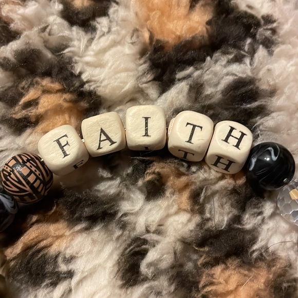 BEADED FAITH KEY RING - Picture 3 of 4